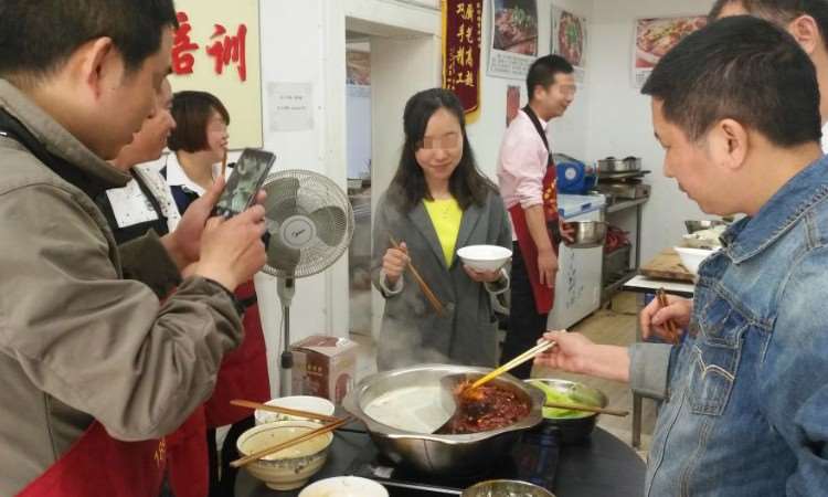 吃鸳鸯火锅了