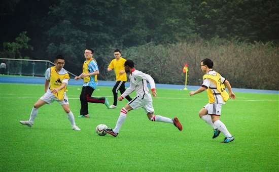 让孩子去俱乐部进行足球培训多长时间能有看到效果?