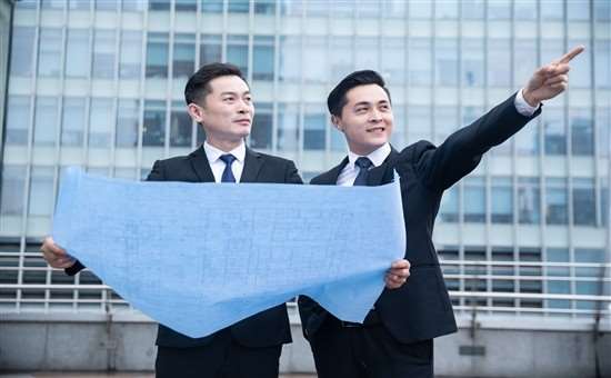 每年都什么时间考施工员和机管员，目前什么证比较容易考，什么证比较缺少?还有资料员证什么时间考?