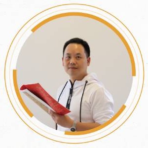 易纯彦（校长）